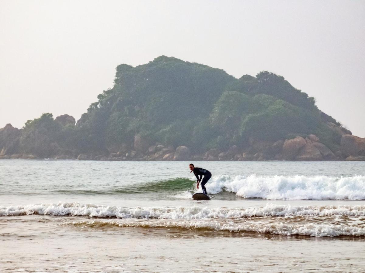Surf & Party Weligama旅舍 外观 照片