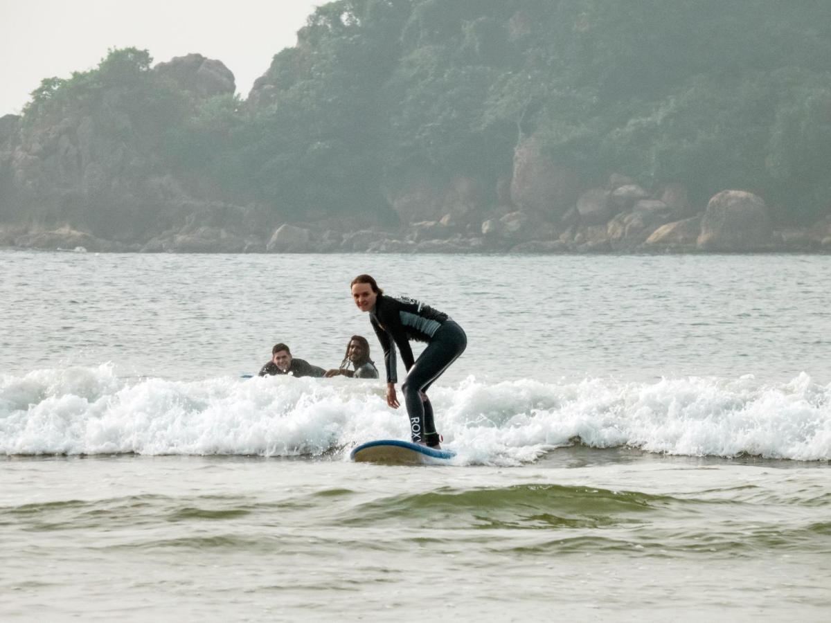 Surf & Party Weligama旅舍 外观 照片