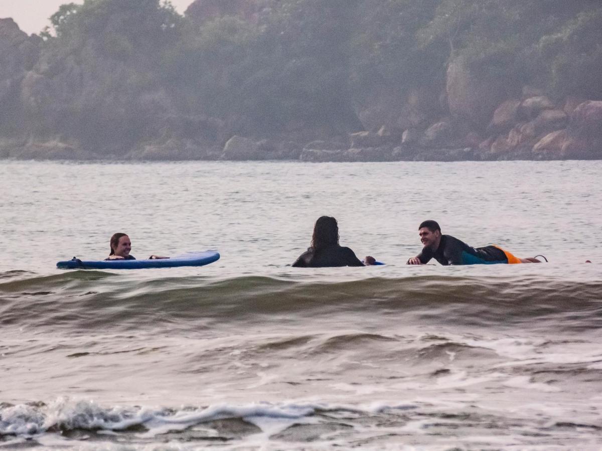 Surf & Party Weligama旅舍 外观 照片
